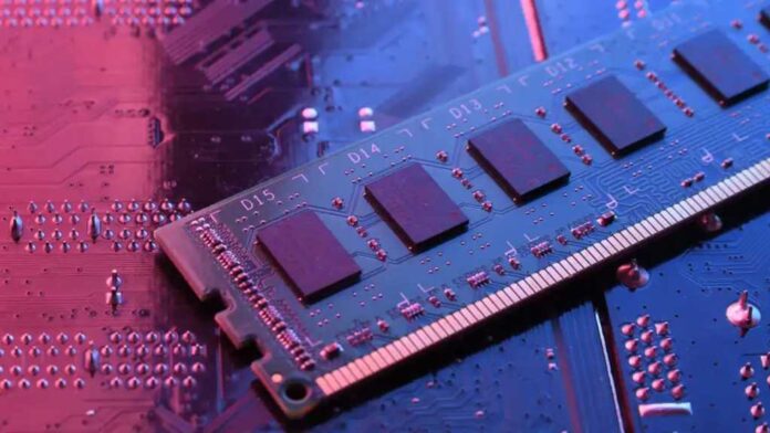 RAM bellek modülü bir devre kartı üzerinde. Görsel: Network World