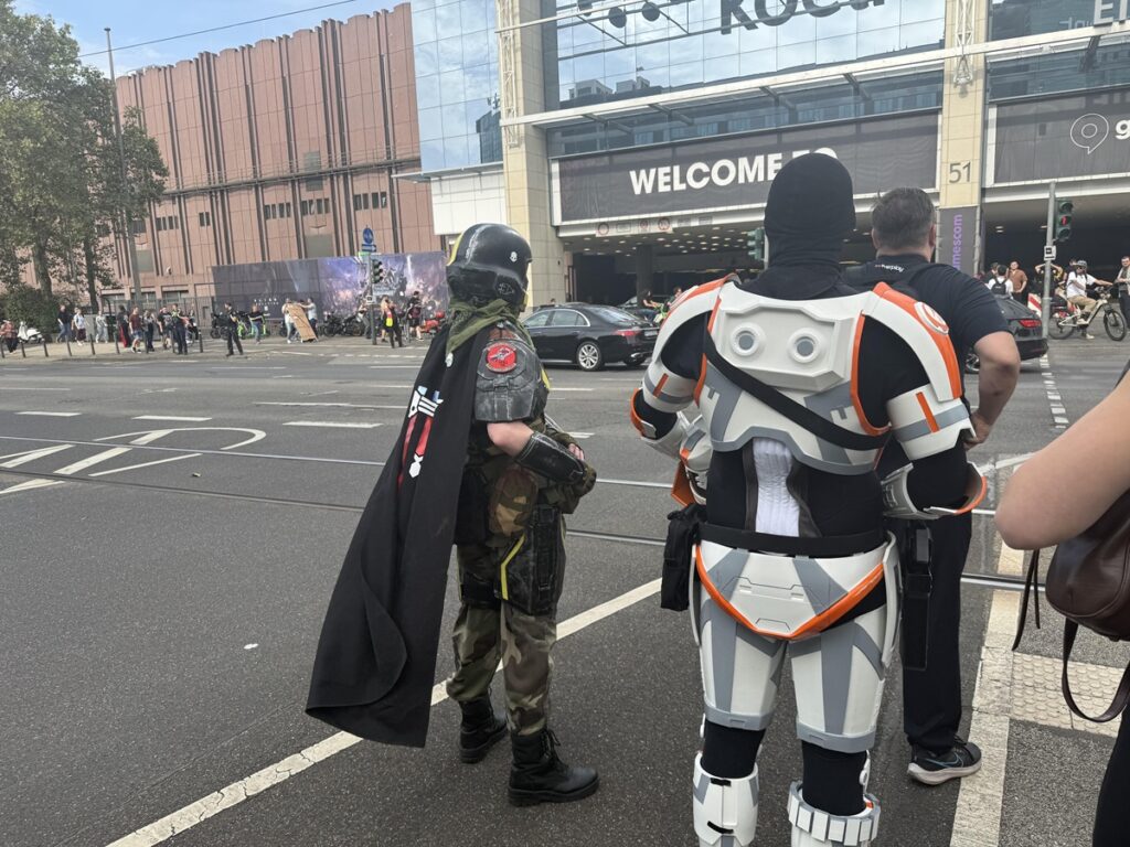 Cosplay yapanlar Gamescom 2026'ya yoğun ilgi gösterdi. Kaynak: GamesBeat/Dean Takahashi