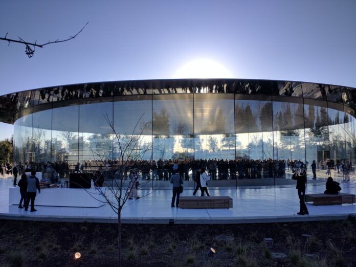 Apple Park kampüsündeki Steve Jobs Tiyatrosu, Apple ürün lansmanlarının düzenlendiği mekan