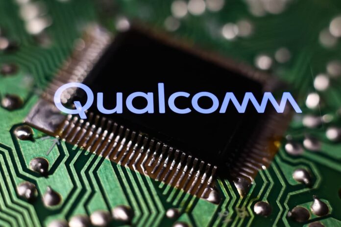 Qualcomm logosu ve devre kartı