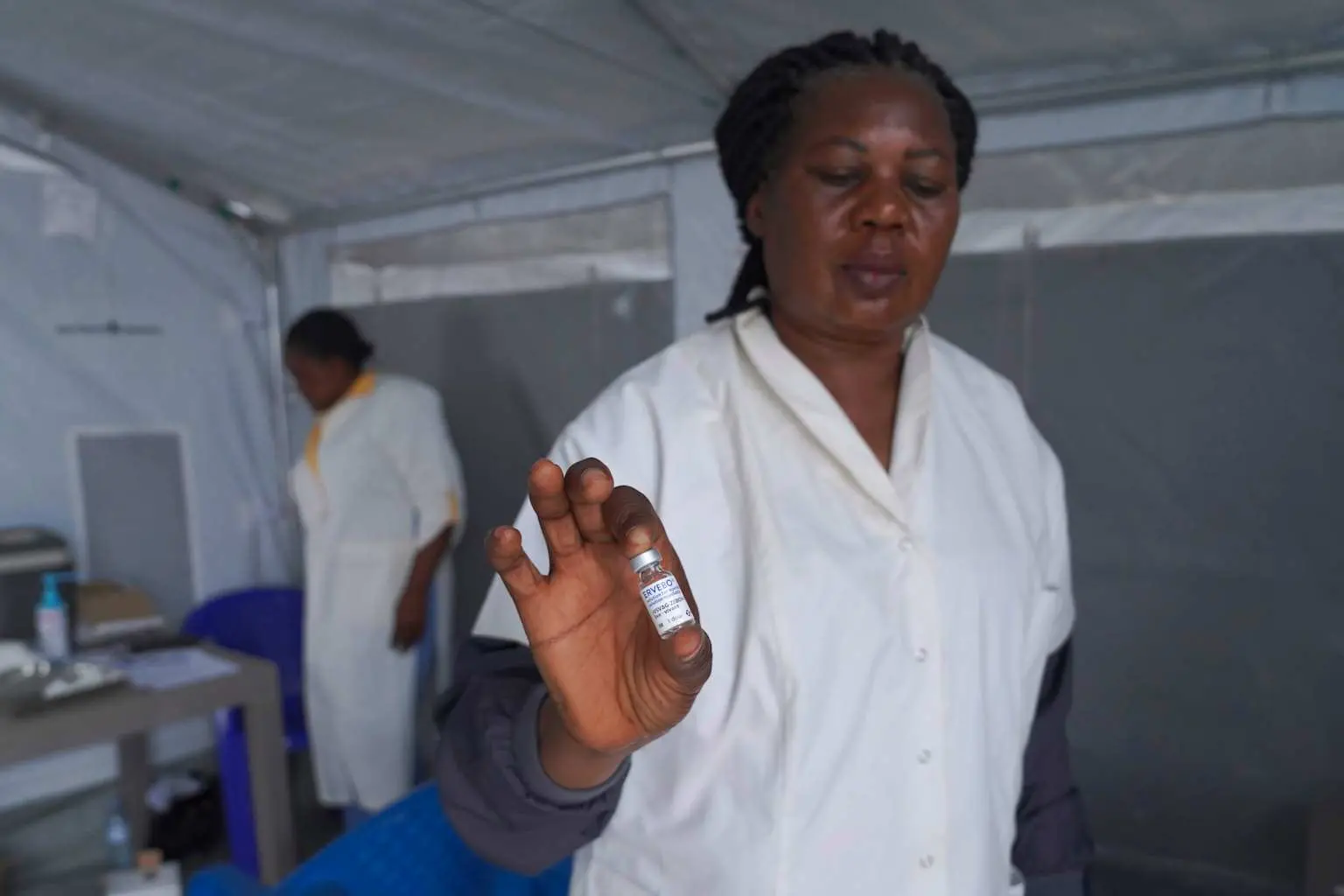 Kongo'da Bunia kentinde sağlık çalışanlarına ebola aşısı uygulanıyor