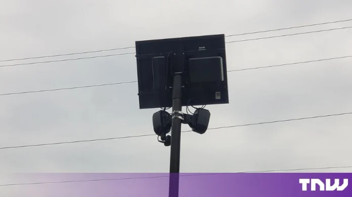 Direğe monte edilmiş çift kameralı Flock plaka okuma ünitesi