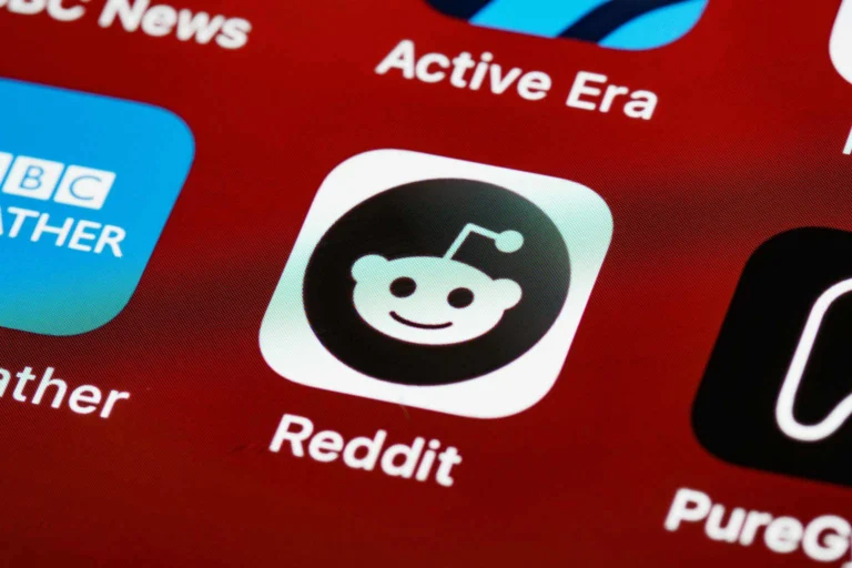 Reddit, Yapay Zekâ Kazıma Endişesiyle RSS Akışlarını Kapatıyor: Herkese Açık API de Mart 2027’de Sona Eriyor