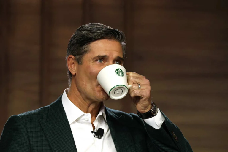 Starbucks CEO’su Niccol, Çok Markalı Bir Geleceği Göz Ardı Etmiyor