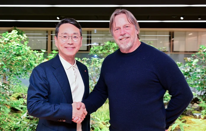 Tenstorrent CEO'su Jim Keller ve LG Electronics CEO'su Seul'de görüşürken