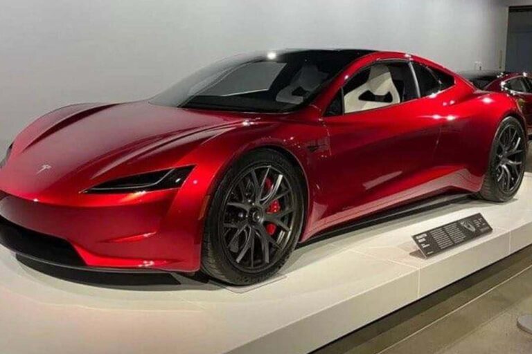 Tesla, Dokuz Yıllık Bekleyişin Ardından Yeni Roadster’ı Tanıttı