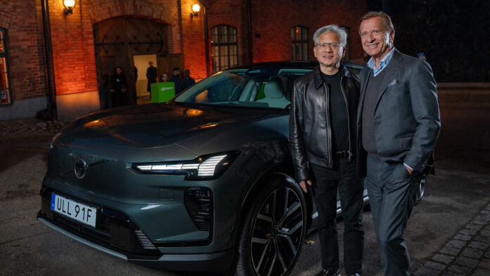 Volvo Cars ve Nvidia ortaklığı: Nvidia CEO'su Jensen Huang ve Volvo yöneticisi