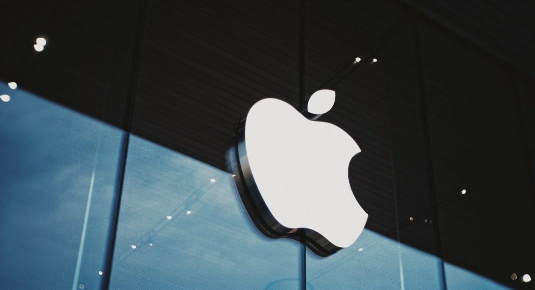 Apple, Vision Pro’nun daha hafif ve uygun fiyatlı modeli Vision Air projesini askıya alarak, yapay zekâ destekli yeni akıllı gözlüklere odaklanıyor. Bu gözlükler, günlük yaşamda kullanılabilecek yenilikçi bir yardımcı cihaz olarak tasarlanıyor.