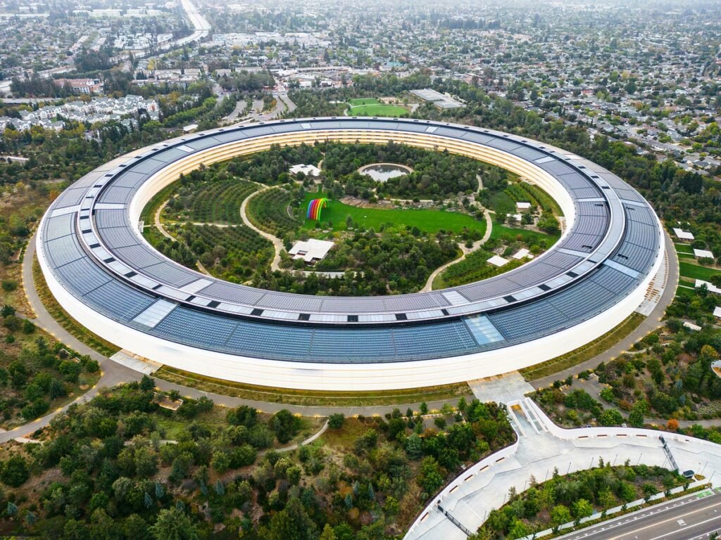 iPhone 17'nin de tanıtılacağı etkinlik Apple Park'ta Steve Jobs Tiyatrosu'nda gerçekleştirilecek.
