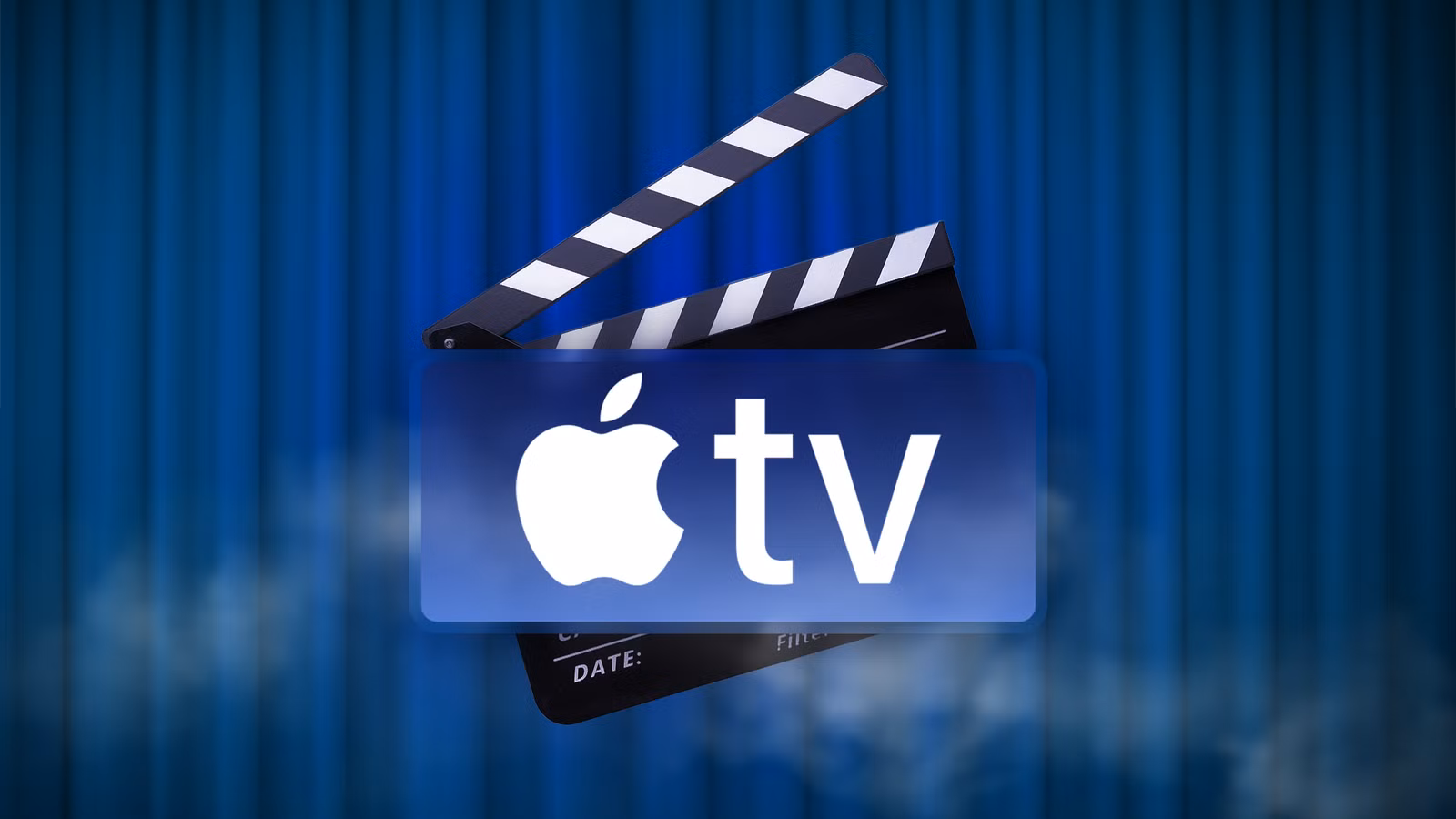 apple-tv-logo-in-the-center-with-a-clapperboard-in-the-background-set-against-a-backdrop-of-blue-curtains Apple’ın streaming stratejisinde yeni dönem: TV+ yeniden tanımlanıyor.