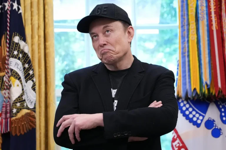 Musk “Grok Mecburiyeti”ni Yalanladı Ama Asıl Soru Masada Duruyor: Aracı Kim Seçer?