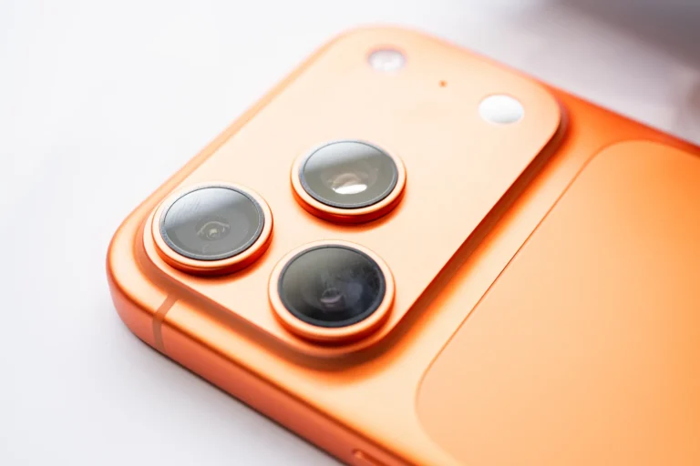 iPhone 17 Kamera Devrimi: Kare Selfie Sensörü, Çift Yakalama ve 8X Zoom ile Fotoğrafçılıkta Yeni Çağ