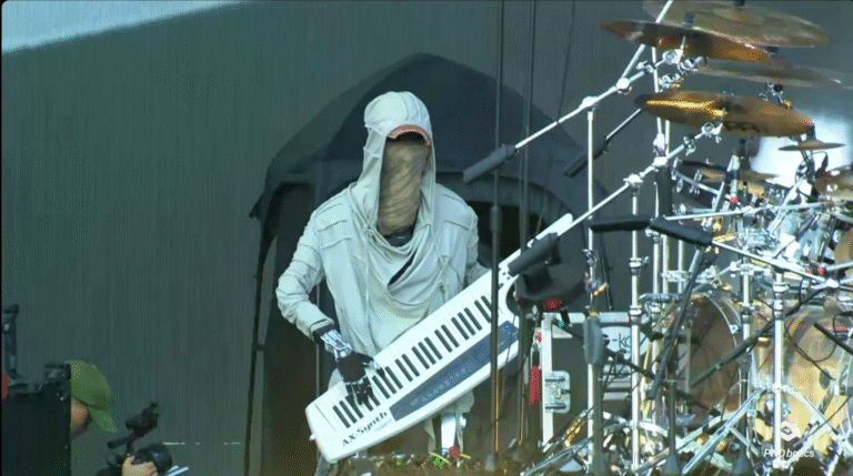Robot Adam’ın Keytar Şovu Sosyal Medyayı Salladı!