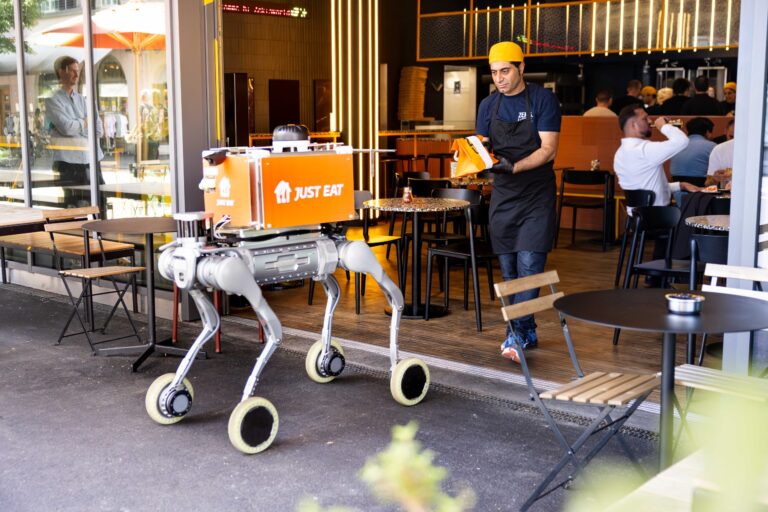 Zürih’te Yapay Zekalı Robot Köpekler Fast Food Dağıtıyor