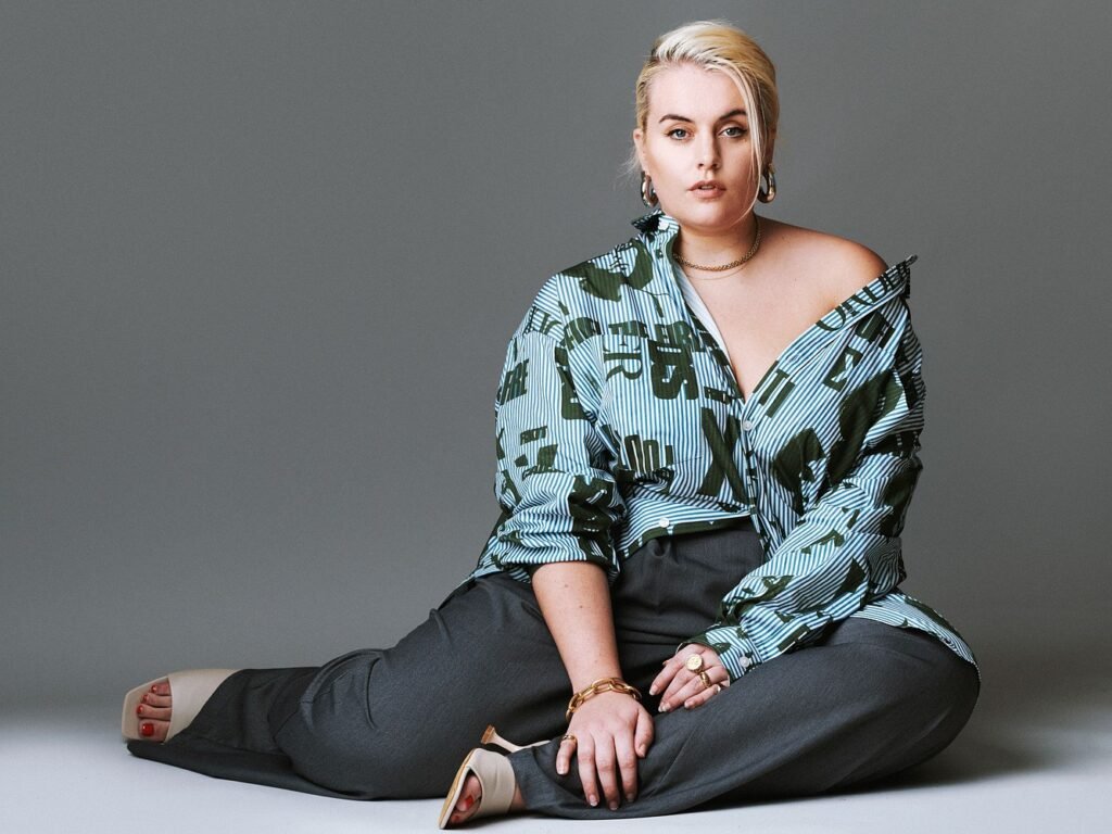 Felicity Hayward, Vogue’daki AI modele tepki gösterdi.