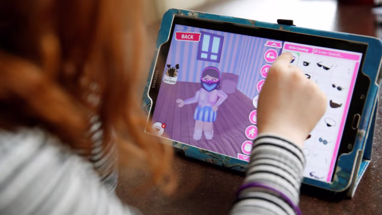 Roblox, Çocukların Yetişkin Yabancılarla Sohbet Etmesini Engelliyor