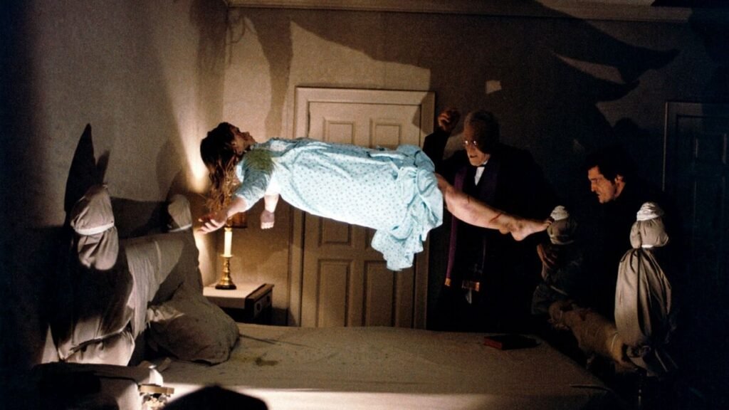 Korku filmlerinin en ünlülerinden olan The Exorcist 1973'te çekildi ve  Yönetmenliğini William Friedkin üstlendi